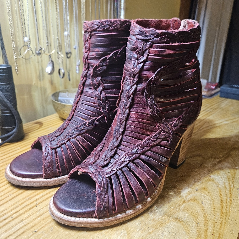 Freebird Bella Wine size 6